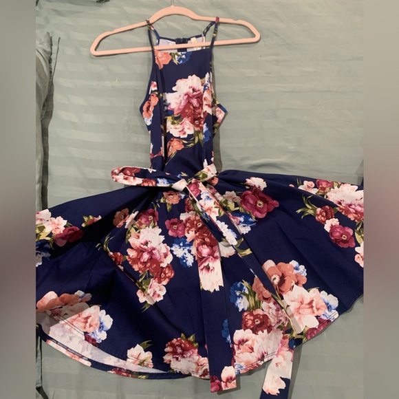 Floral Short Dress - Picture 3 of 4